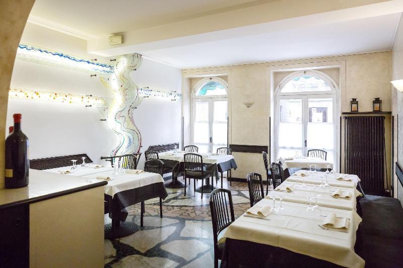 Hotel Montecodeno Варена Екстериор снимка