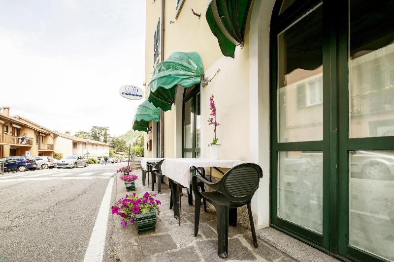 Hotel Montecodeno Варена Екстериор снимка