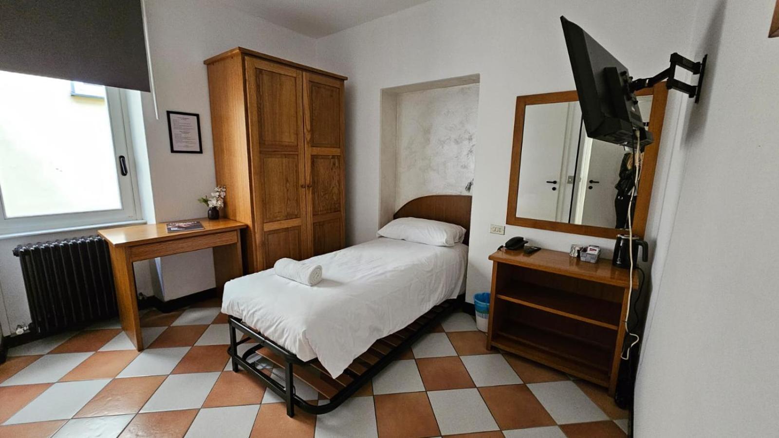 Hotel Montecodeno Варена Екстериор снимка