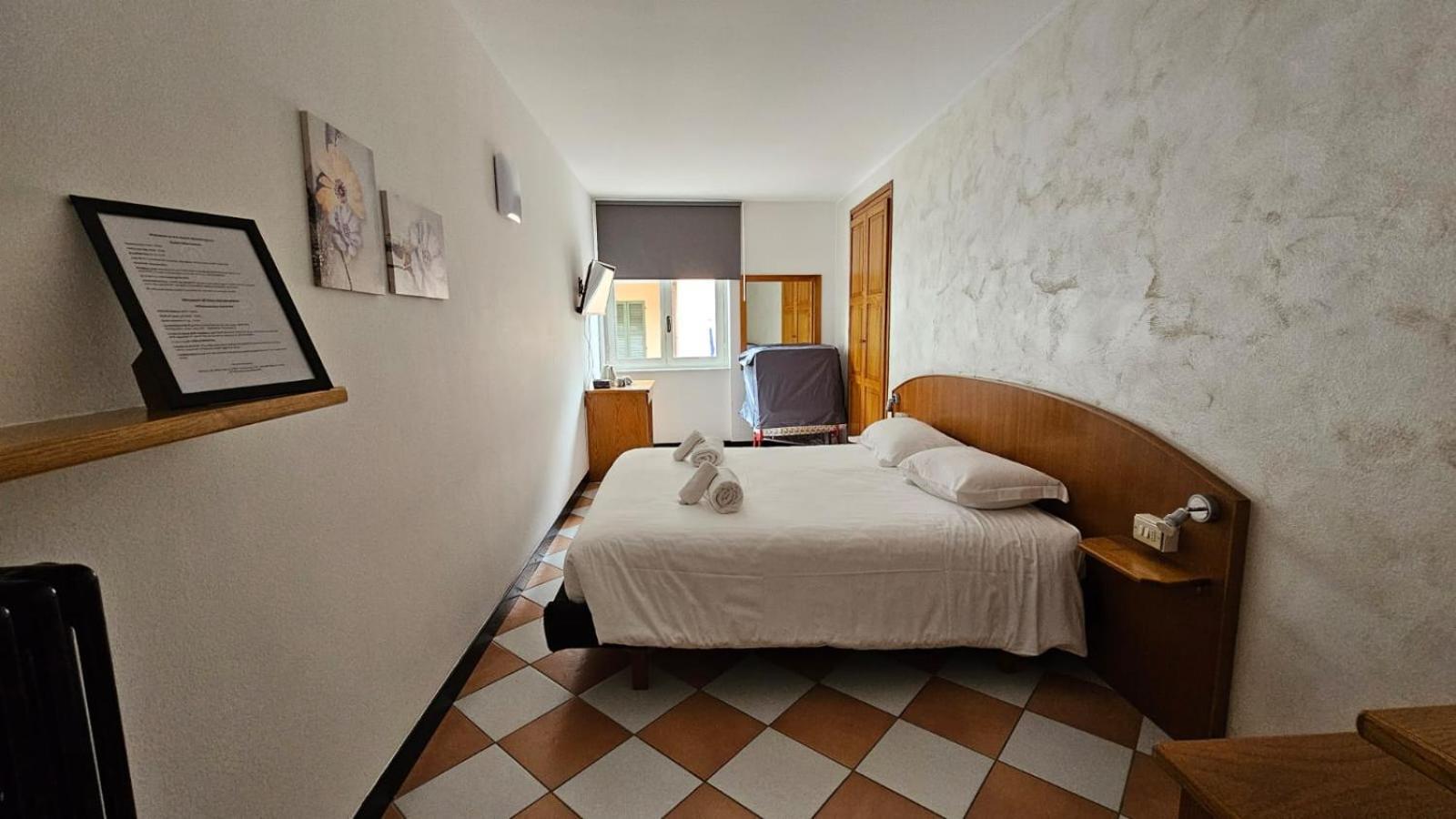 Hotel Montecodeno Варена Екстериор снимка