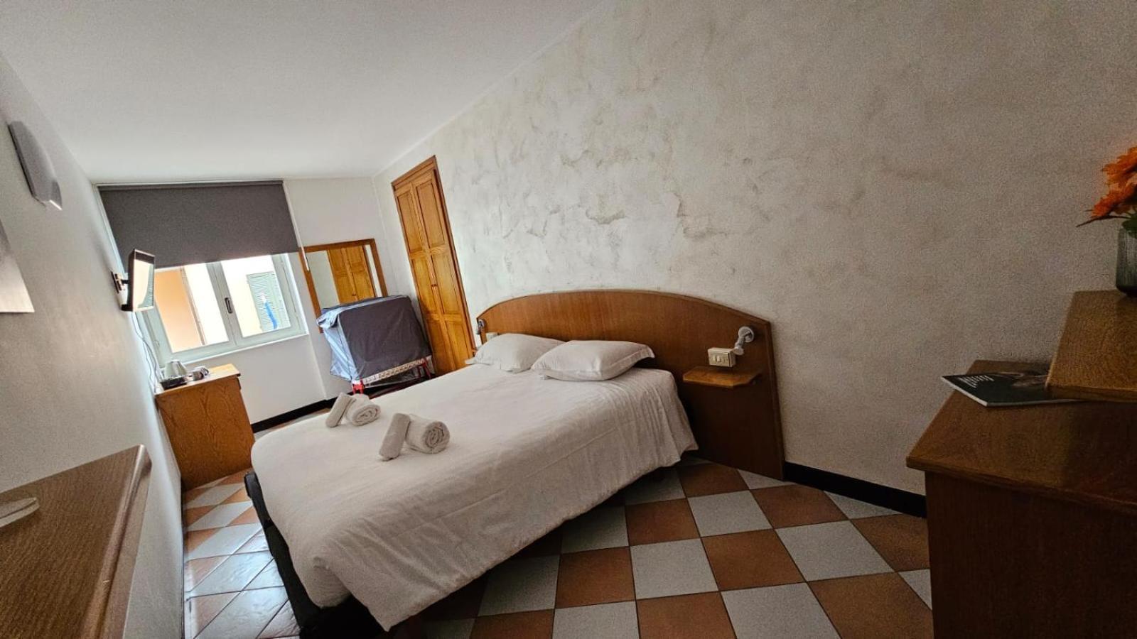 Hotel Montecodeno Варена Екстериор снимка