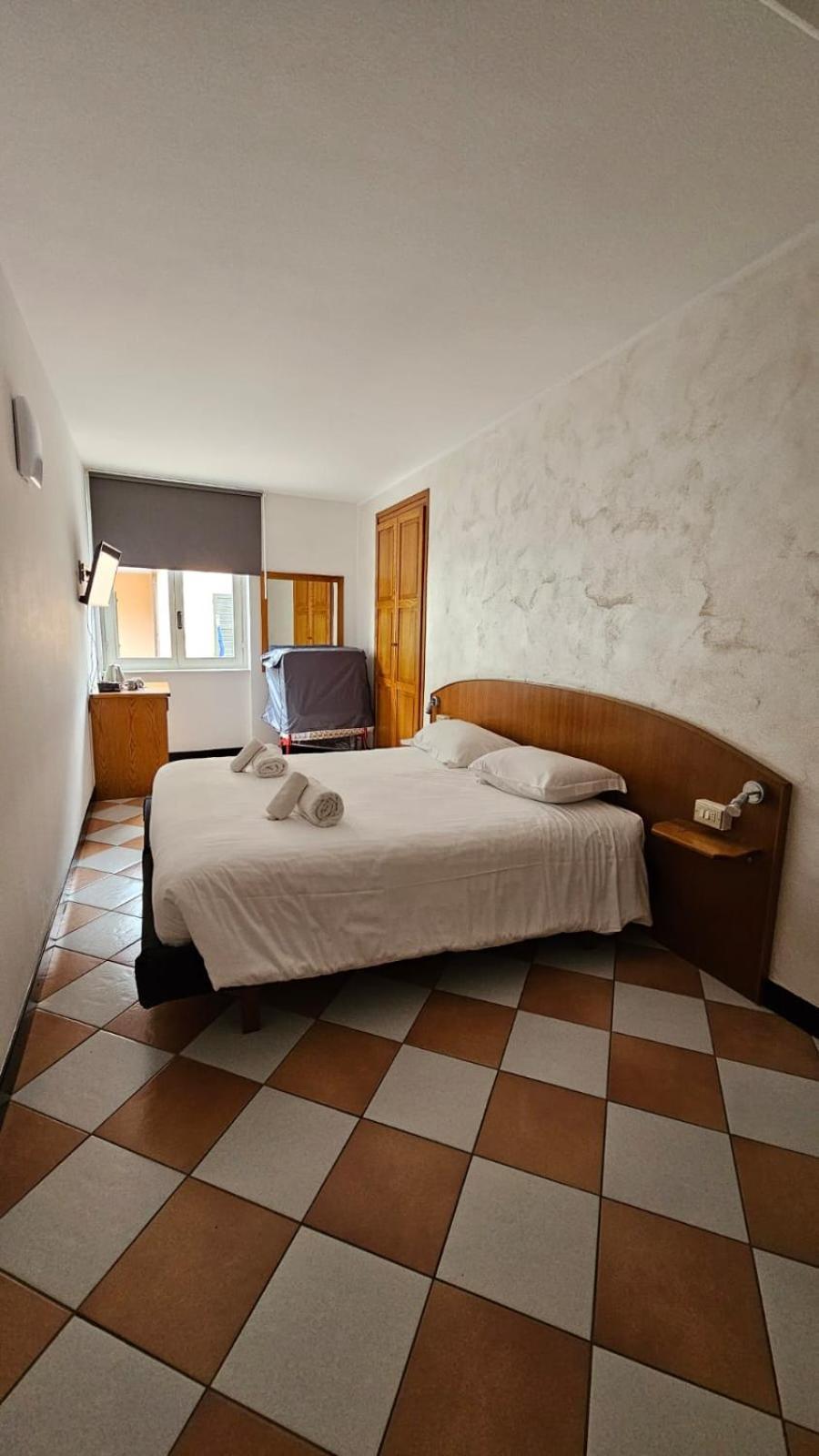 Hotel Montecodeno Варена Екстериор снимка