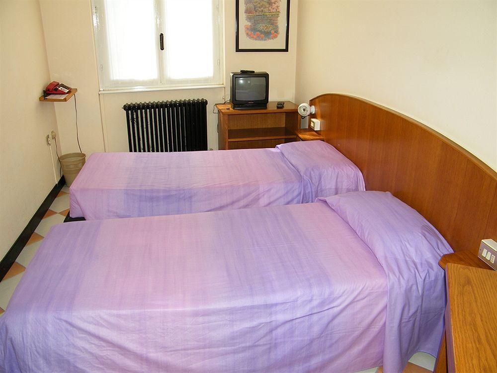 Hotel Montecodeno Варена Екстериор снимка