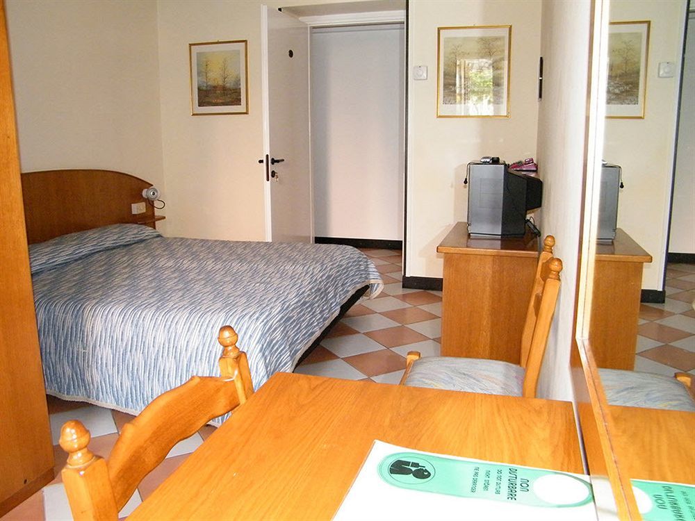 Hotel Montecodeno Варена Екстериор снимка