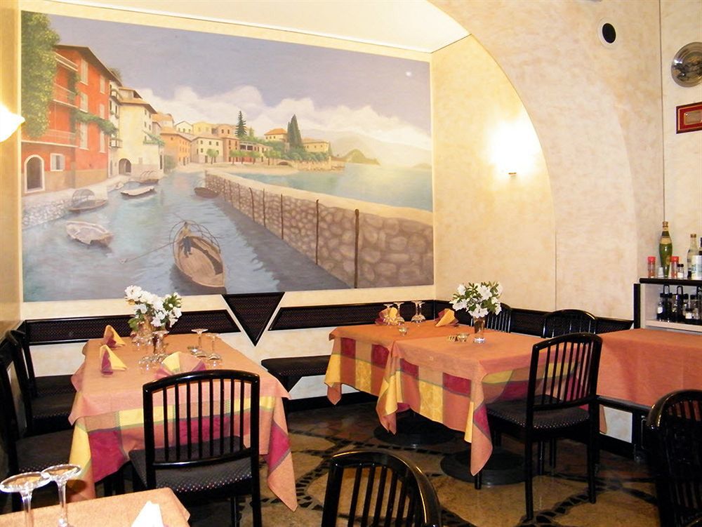 Hotel Montecodeno Варена Екстериор снимка