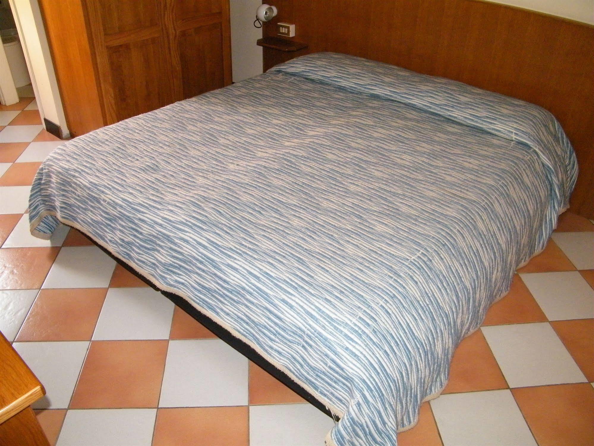Hotel Montecodeno Варена Екстериор снимка