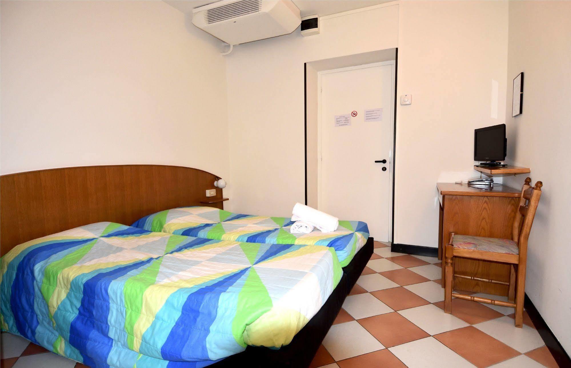 Hotel Montecodeno Варена Екстериор снимка