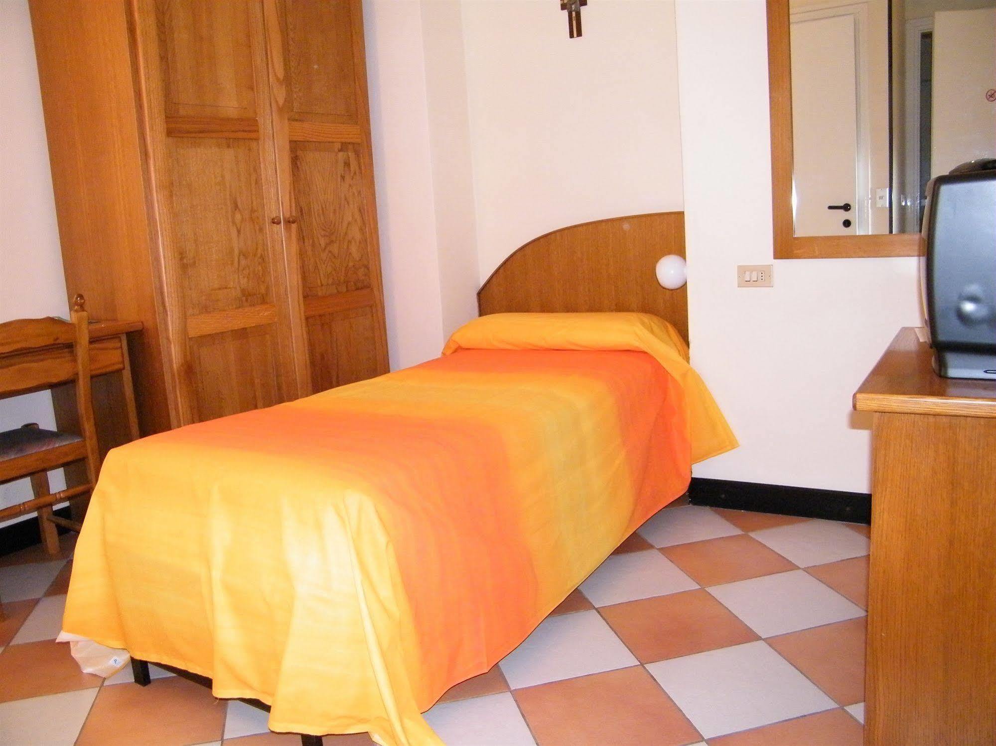 Hotel Montecodeno Варена Екстериор снимка