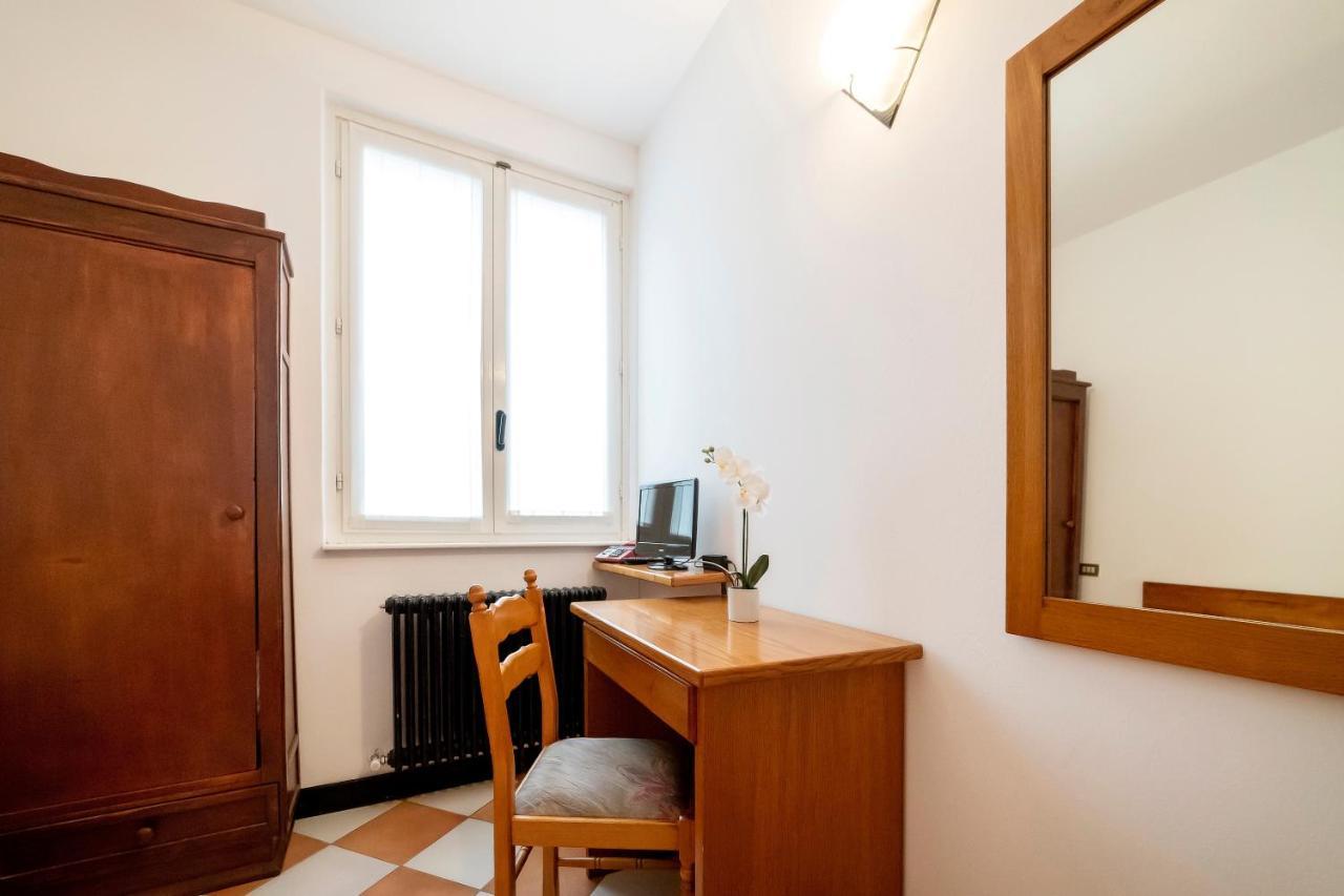 Hotel Montecodeno Варена Екстериор снимка